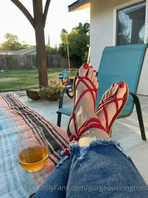 Gorgeouslongtoes Thumbnail Picture