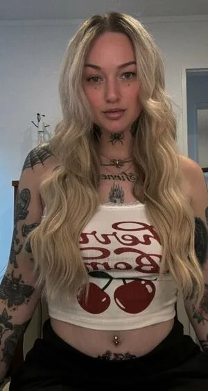 Goth Queen Thumbnail Picture
