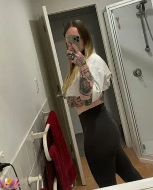 Goth Queen Thumbnail Picture