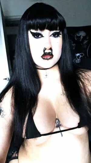 Gothic Vampire Vixen OnlyFans Leaked Free Thumbnail Picture - #tdSuvRyTj2