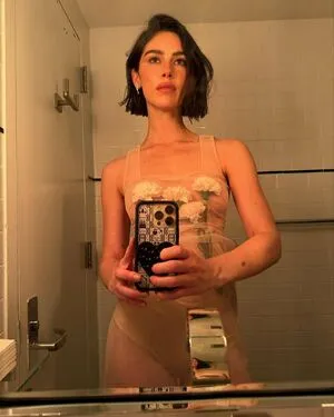 Gracie Abrams OnlyFans Leaked Free Thumbnail Picture - #Agfx5zu5T4