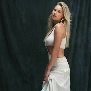 Gracie Dzienny Thumbnail Picture