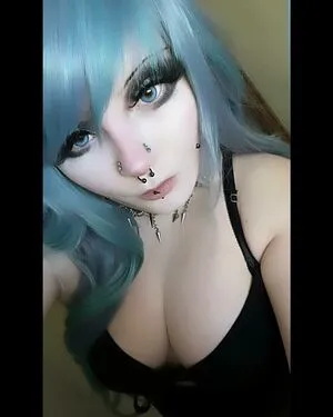 Graveyardbabe1031 Thumbnail Picture