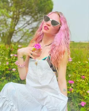 Grimes OnlyFans Leaked Free Thumbnail Picture - #EsE5QHFveP