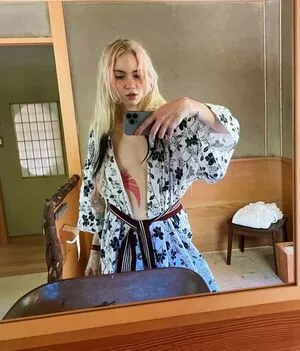 Grimes OnlyFans Leaked Free Thumbnail Picture - #HxND4G68xa