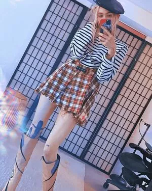 Grimes OnlyFans Leaked Free Thumbnail Picture - #h5J8V6e8ST