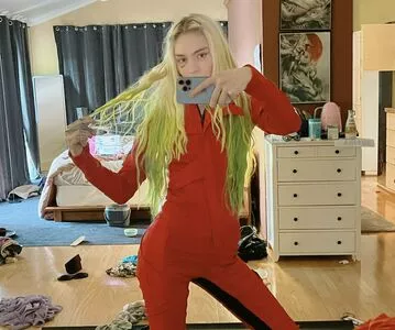 Grimes OnlyFans Leaked Free Thumbnail Picture - #t7w2q5aa47