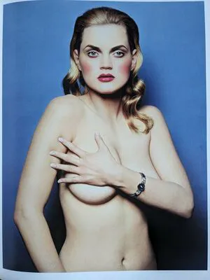 Guinevere Van Seenus Thumbnail Picture