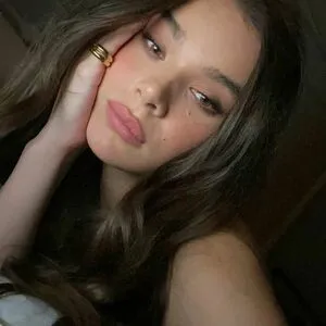 Hailee Steinfeld OnlyFans Leaked Free Thumbnail Picture - #9BSAgitAhl