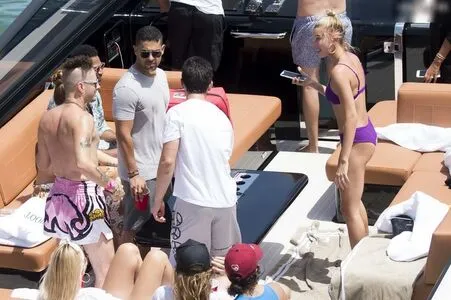 Hailey Bieber OnlyFans Leaked Free Thumbnail Picture - #BDCaLBKg04