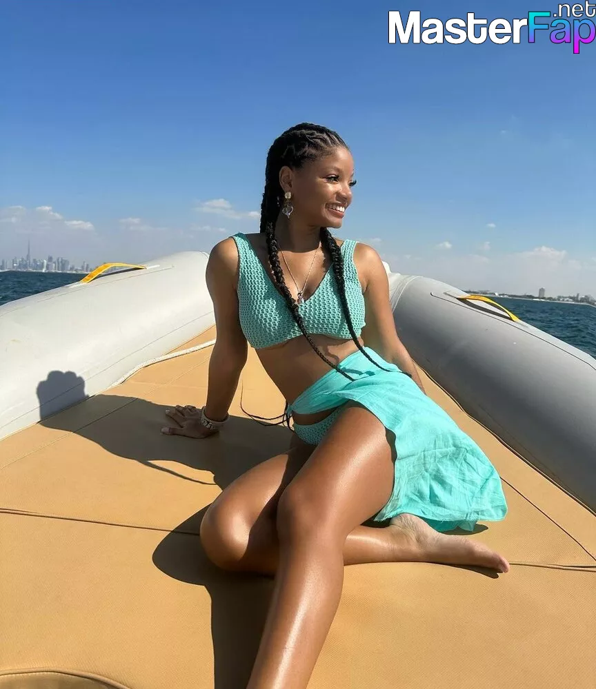 Halle bailey feet