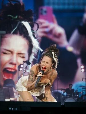 Halsey OnlyFans Leaked Free Thumbnail Picture - #3eIXGkB5b0