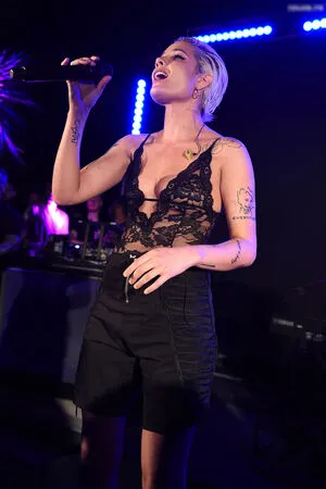 Halsey OnlyFans Leaked Free Thumbnail Picture - #5iS3XChMae