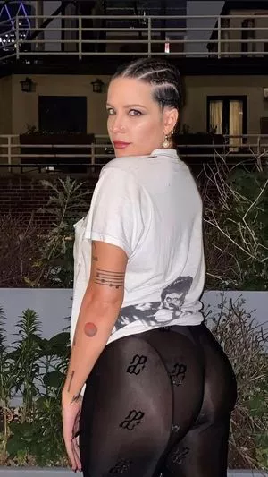 Halsey OnlyFans Leaked Free Thumbnail Picture - #AgMaIOrbDo
