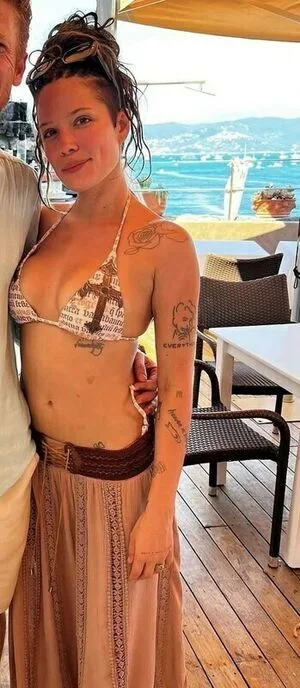 Halsey OnlyFans Leaked Free Thumbnail Picture - #EcwF1hXhA2