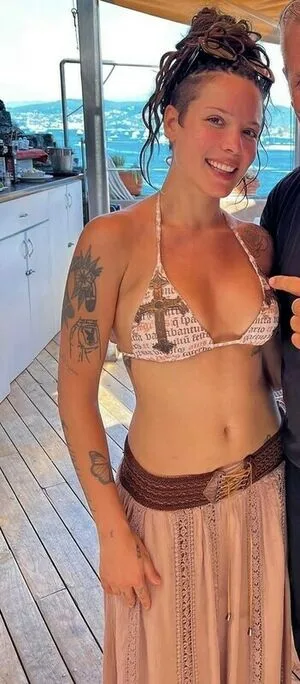 Halsey OnlyFans Leaked Free Thumbnail Picture - #RJxlr3RSNd