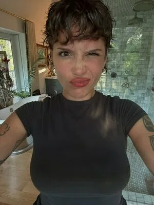 Halsey OnlyFans Leaked Free Thumbnail Picture - #SXM1ng6K8Y