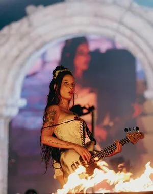 Halsey OnlyFans Leaked Free Thumbnail Picture - #Yu3tdrSkej