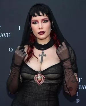 Halsey OnlyFans Leaked Free Thumbnail Picture - #cOfZ0VMAh2