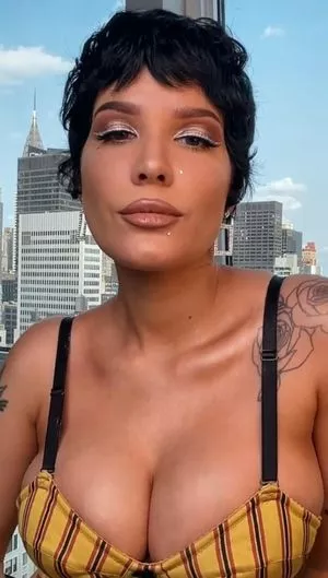 Halsey OnlyFans Leaked Free Thumbnail Picture - #k0evk4Y4fl