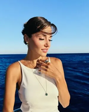 Hande Ercel OnlyFans Leaked Free Thumbnail Picture - #x88NHIFTQl