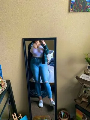 Hannah Big Titty Thumbnail Picture