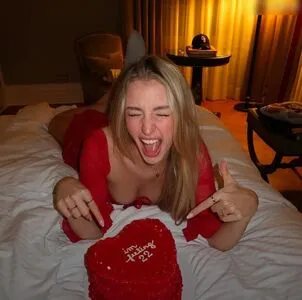 Hannah Maria Thumbnail Picture
