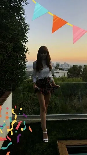 Hannah Rose May Thumbnail Picture