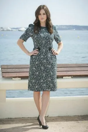 Heather Lind Thumbnail Picture