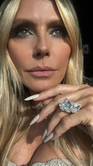 Heidi Klum Profile Thumbnail