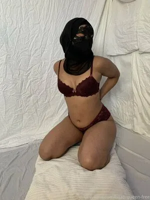 Hijab Queen Free Thumbnail Picture