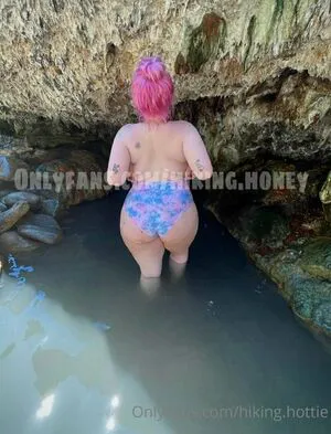 Hiking Hottie Thumbnail Picture