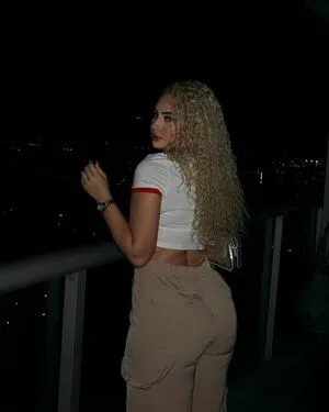Hillary Millo Thumbnail Picture