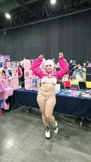 Hitomi Locks Thumbnail Picture