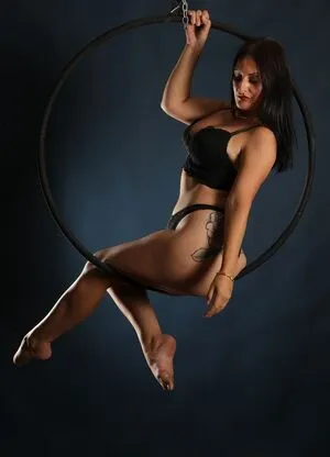 Holliex Thumbnail Picture