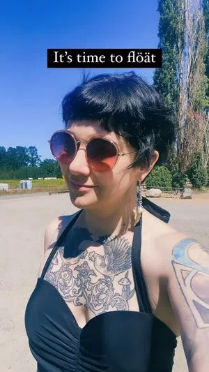 Holly Conrad Profile Thumbnail
