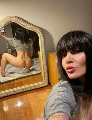 Holly Crush Thumbnail Picture