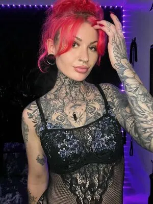 Holly Hell Thumbnail Picture