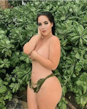Holly Luyah Thumbnail Picture