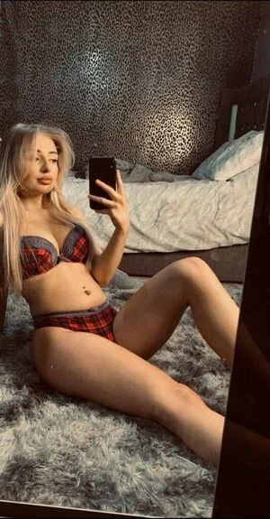 Hollyyyy Xoxo Thumbnail Picture