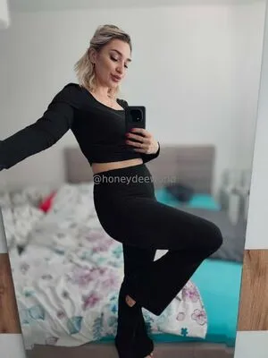 Honeydeeworld Thumbnail Picture