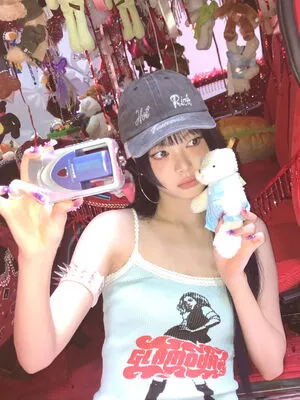 Hong Eunchae Thumbnail Picture