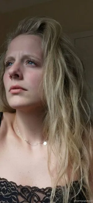 Hornycavegirl Thumbnail Picture