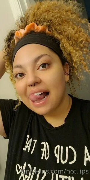 Hot Lips Thumbnail Picture