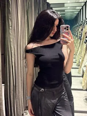 ilamie Thumbnail Picture