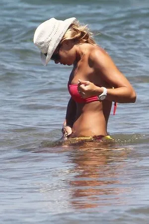 Ilary Blasi Thumbnail Picture