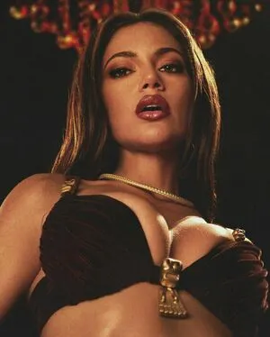 Inanna Sarkis Thumbnail Picture