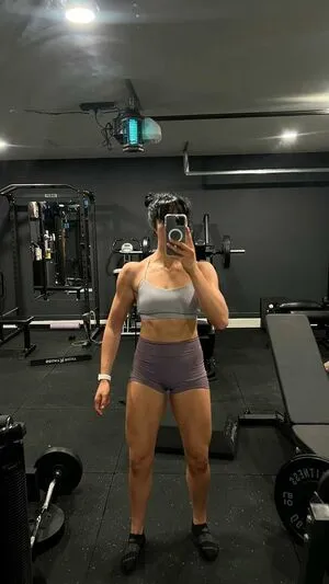 Indi Hartwell Thumbnail Picture
