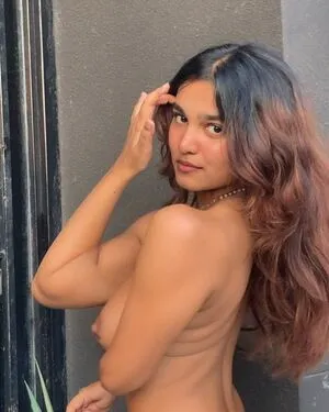 Indian Pakistani Influencers Thumbnail Picture