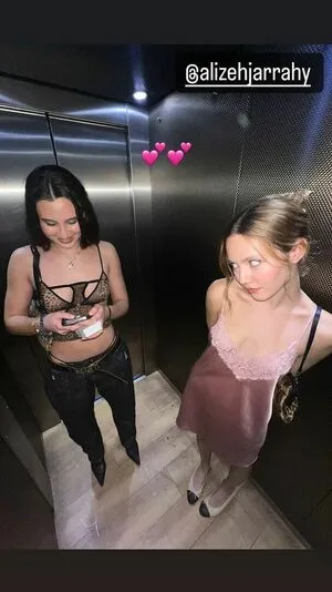 Iris Apatow OnlyFans Leaked Free Thumbnail Picture - #eFNLGGJ8MN